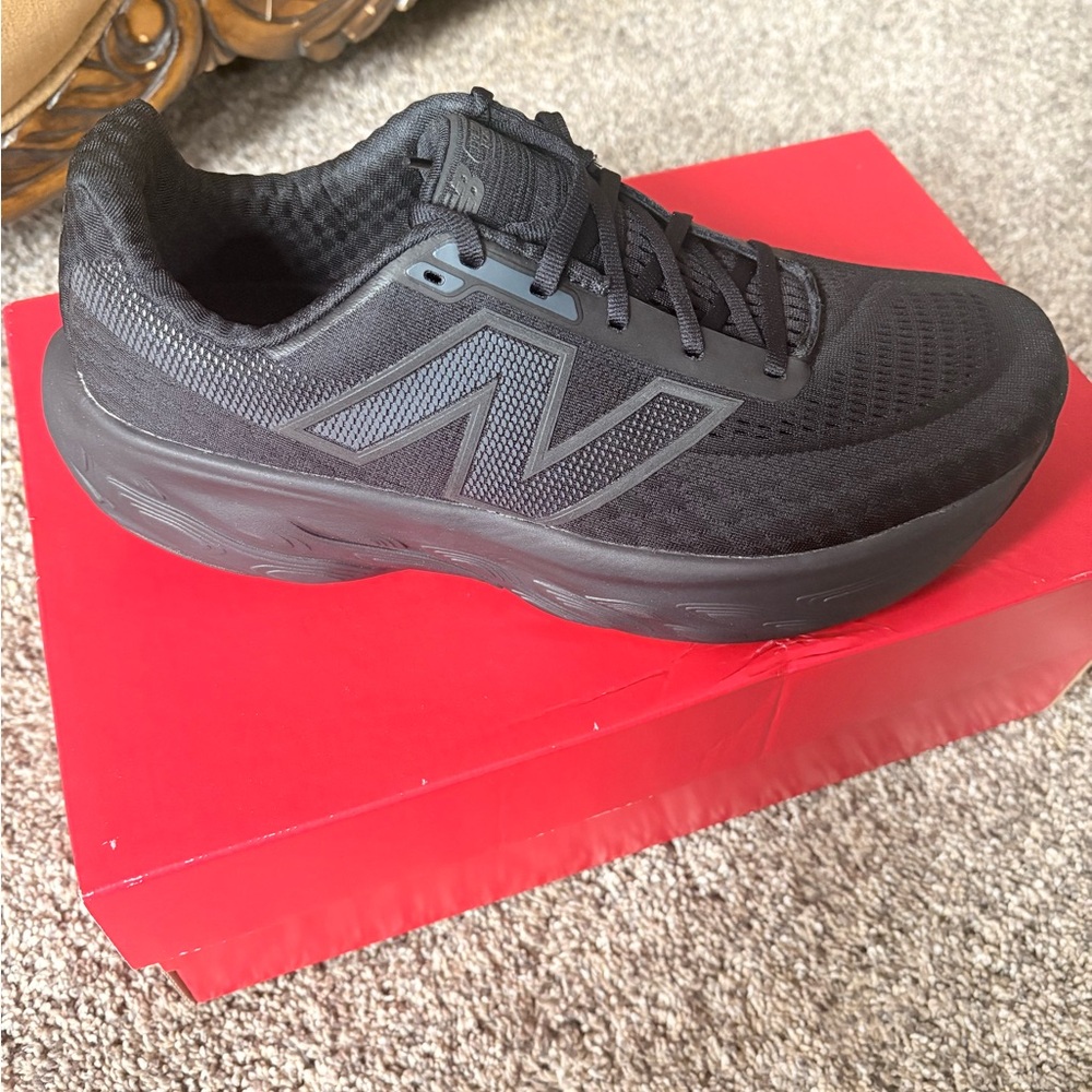 New Balance Men's Black Athletic Shoes